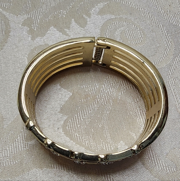 VINTAGE 80S GOLD TONE RHINESTONE HINGED CUFF BRACELET STATEMENT ARCHITECTURAL - Picture 9 of 12